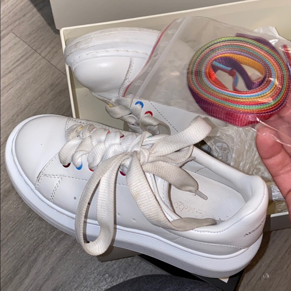 Shoes - Picture 3 of 4